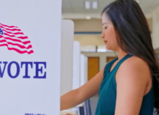 Los republicanos quieren reprimir el voto latino en Texas, denuncia legislador