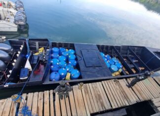 Hallan al menos 2 toneladas de cocaína en una narcolancha interceptada al norte de Guanaja