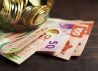 El peso mexicano cae tras primera aprobación de reforma judicial en Cámara de Diputados