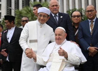 La Policía de Indonesia detiene a siete personas que pretendían atacar al papa Francisco