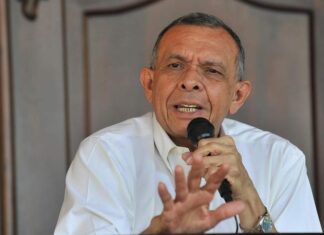 El expresidente Pepe Lobo advierte sobre la posibilidad de un «autogolpe» de estado en Honduras