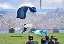 Un total de 24 paracaidistas, incluyendo una mujer, ofrecerán espectáculo el 15 de septiembre en el Estadio Nacional