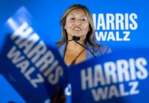 La jefa de la campaña de Harris advierte: La retórica de Trump tiene consecuencias reales