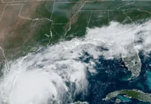 Francine se intensifica rumbo a la costa sur de EE.UU., donde puede impactar como huracán