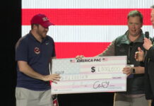 Elon Musk ofrece un millón de dólares al día a un ganador por firmar una petición favorable a Donald Trump