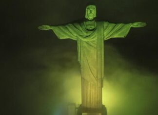 El Cristo Redentor de Río se ilumina de verde y amarillo por el cumpleaños de Pelé
