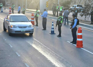 La Policía Nacional refuerza la seguridad en carreteras y aplicación de pruebas de alcoholemia