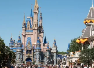 Disney World reabre sus parques temáticos de Florida, tras el paso de huracán Milton
