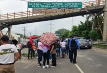 Exempleados de «Delta Cortés» protestan en Villanueva exigiendo el pago de sus prestaciones