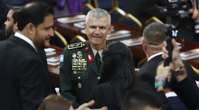 “Todos hemos sido testigos a luces de quiénes intentan violar la Constitución” señala jefe de las Fuerzas Armadas