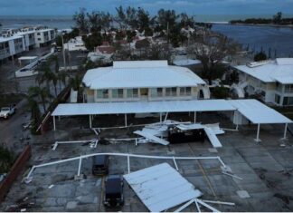 Hondureños damnificados por huracán Milton en Florida «hemos perdido todo, incluidos nuestros documentos»