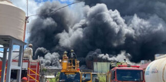 Voraz incendio estructural consume casa de repuestos en Comayagüela