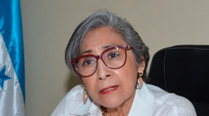 Congresista Maribel Espinoza advierte sobre los riesgos de las declaraciones de Mel Zelaya al defender a Nicolás Maduro de EE.UU.