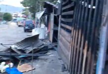 Incendio consume varios puestos comerciales en puente en Comayagüela