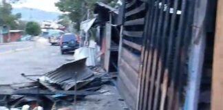 Incendio consume varios puestos comerciales en puente en Comayagüela