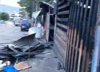 Incendio consume varios puestos comerciales en puente en Comayagüela