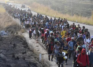 Texas ofrece a Trump unas 500 hectáreas para un centro de deportación de migrantes