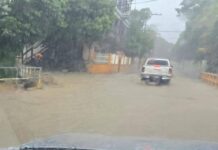 Reportan severas inundaciones en Roatán por efectos de ciclón tropical