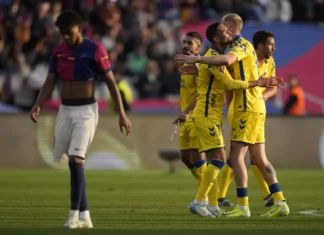 La UD Las Palmas vence 2-1 al Barcelona y amarga la celebración de su 125 aniversario