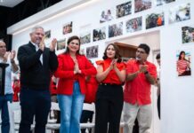 Rixi Moncada es acompañada por ministros en su fórmula presidencial