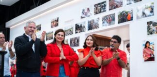 Rixi Moncada es acompañada por ministros en su fórmula presidencial