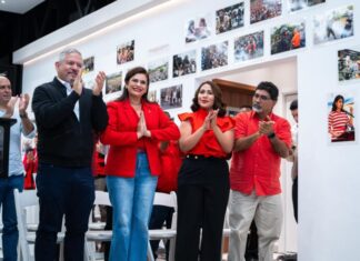 Rixi Moncada es acompañada por ministros en su fórmula presidencial