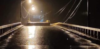 El puente Saopín, en La Ceiba, colapsa debido a las intensas lluvias; el río Cangrejal se desborda