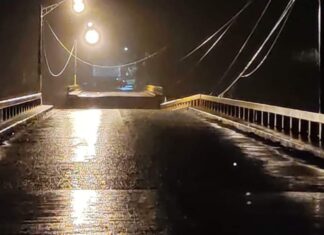 El puente Saopín, en La Ceiba, colapsa debido a las intensas lluvias; el río Cangrejal se desborda