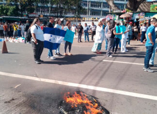 Personal del Hospital Escuela retoma las protestas debido a la falta de pago de salarios