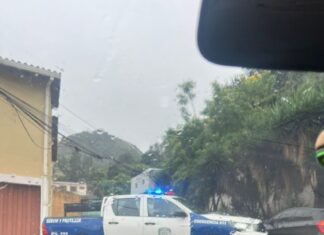 Encuentran dos cuerpos sin vida dentro de un vehículo en la colonia Loarque