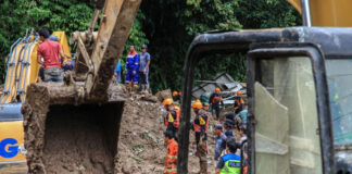 Ascienden a 20 los muertos por un alud y las riadas en el oeste de Indonesia