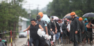 La tormenta tropical Sara se acerca a Belice dejando daños e intensas lluvias en Honduras