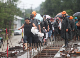 La tormenta tropical Sara se acerca a Belice dejando daños e intensas lluvias en Honduras
