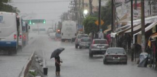 Tormenta Sara mantiene su avance y provoca alerta por fuertes lluvias en el sur de México