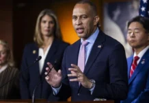 Los demócratas reeligen a su cúpula en la Cámara Baja de EEUU para la nueva era de Trump