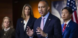 Los demócratas reeligen a su cúpula en la Cámara Baja de EEUU para la nueva era de Trump