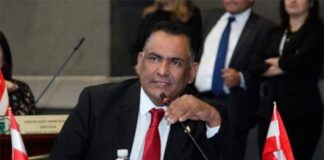 Mario Segura advierte que el Congreso estaría fuera de la ley si no sesiona esta semana