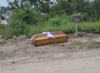 Misterioso hallazgo de un ataúd en una solitaria calle de Santa Rosa, Copán