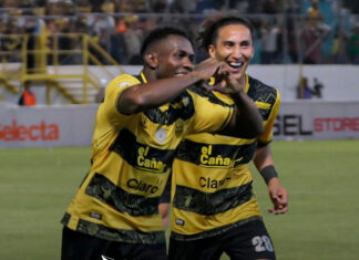 Real España sigue líder en Honduras, ahora acechado por Olimpia