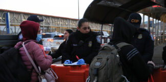 Migrantes con una cita de asilo en la frontera de México temen que Trump los expulse