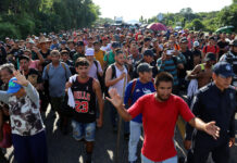 La caravana migrante denuncia un cerco policial en el sur de México