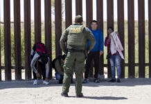 Estados Unidos retorna a 28 migrantes irregulares a Cuba