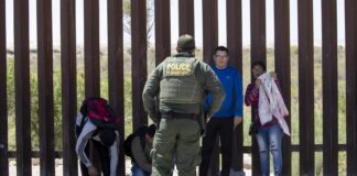Estados Unidos retorna a 28 migrantes irregulares a Cuba
