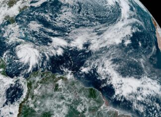 Rafael es casi un huracán mayor mientras se acerca al oeste de Cuba