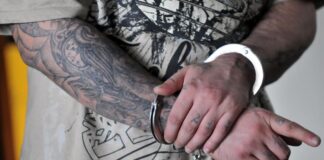 Honduras captura y entrega a El Salvador a supuesto pandillero de la pandilla Barrio 18