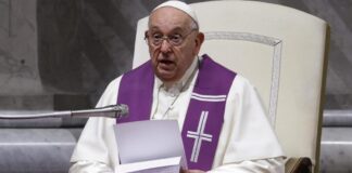 El papa critica «hipocresía» de potencias mundiales que fabrican armas y promulgan la paz