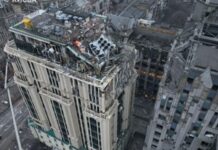 Nueva descarga de misiles rusos sobre Kyiv deja un muerto y daños en varias embajadas, incluida la argentina