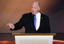 El «zar de la frontera» de Trump anuncia que restituirá la detención de familias migrantes