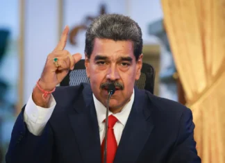 Maduro firma decreto de conmoción externa ante «amenazas» de EE.UU., dice vicepresidenta
