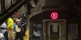 Presentarán cuatro cargos contra guatemalteco acusado de quemar a mujer en metro NuevaYork